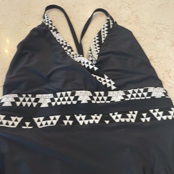 Athena surplice slimming aztec one piece swimsuit SZ 16 - Picture 4 of 9